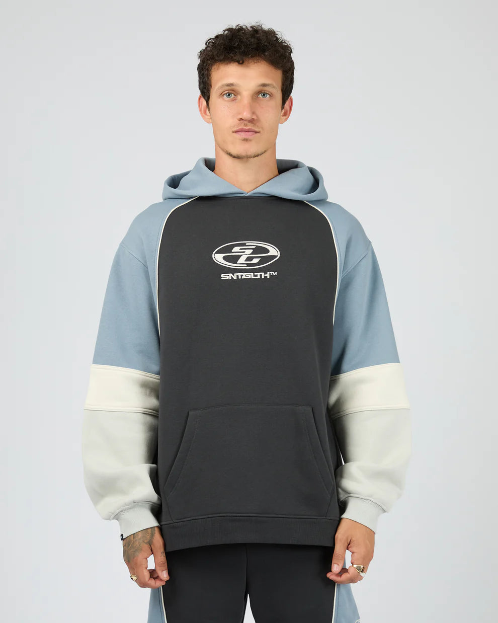 QUANTUM HOODIE BLACK