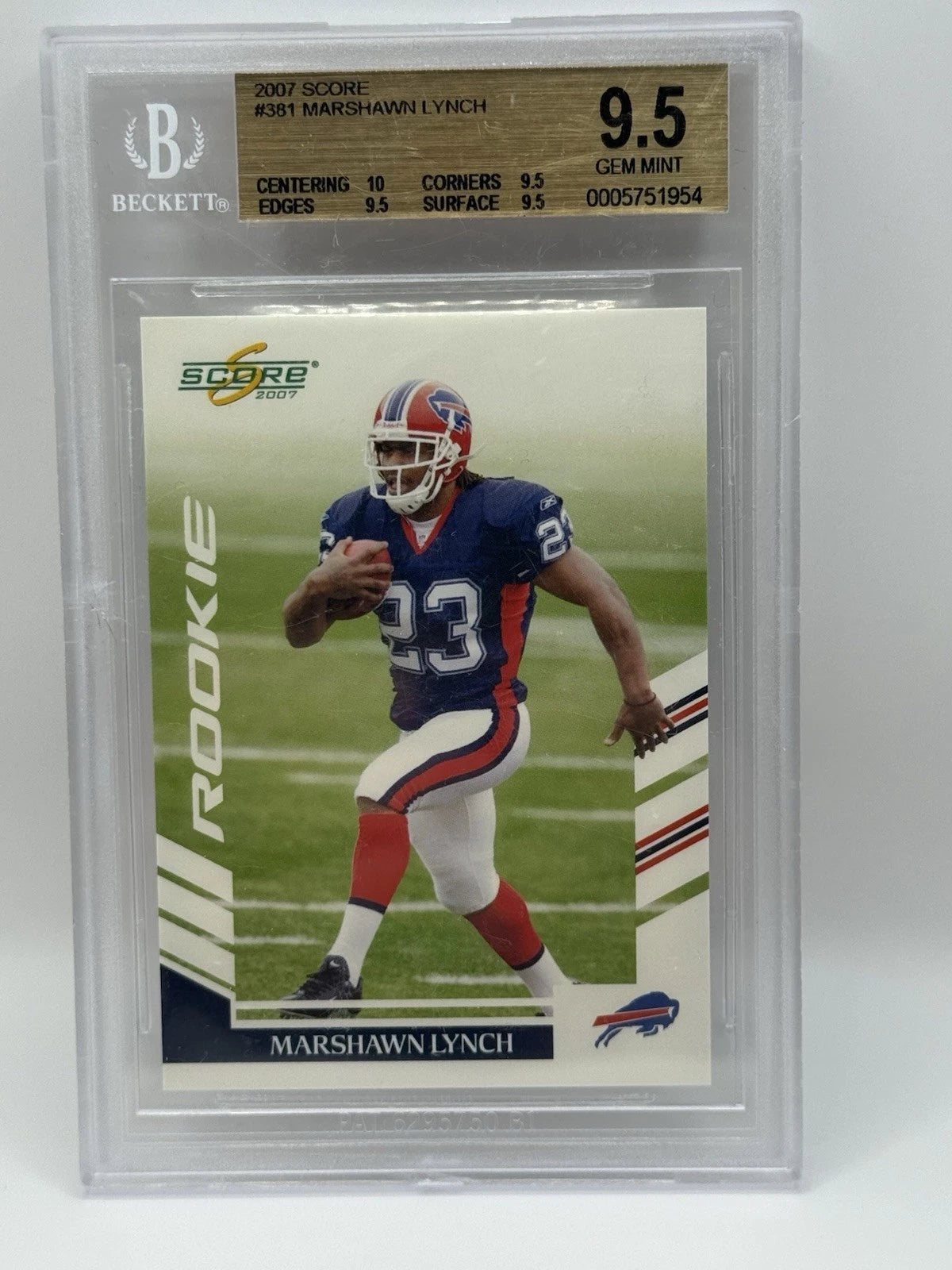 2007 Score - Rookie Marshawn Lynch #381 (RC) Beckett 9.5